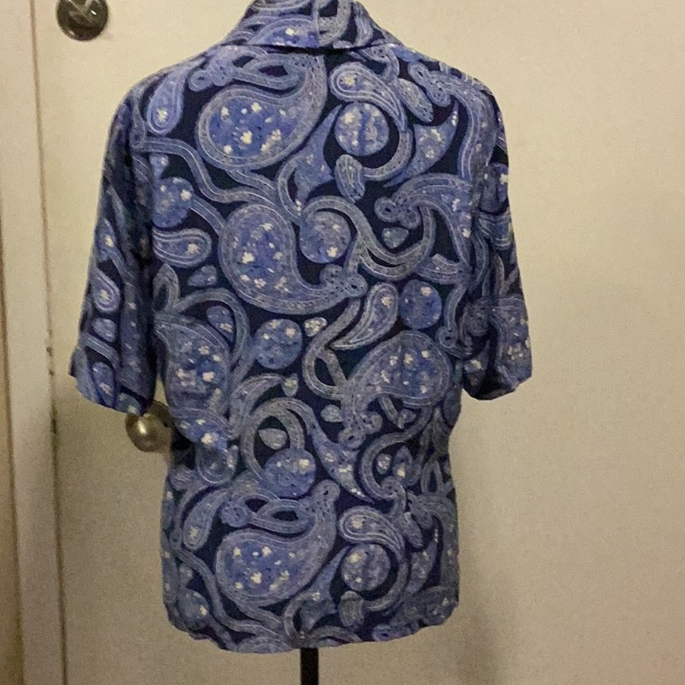 DANABUCHMAN 100% Silk Blouse 10, Cross over features w/covered buttons, Blue - Picture 6 of 9